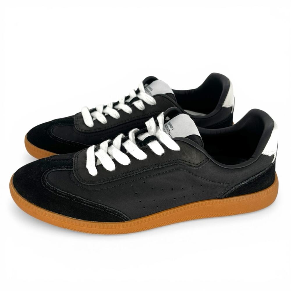 Steve Madden Duo Sneaker Black Leather Gum Sole - Size 7.5